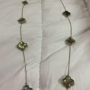 Four clover mother of pearl necklace